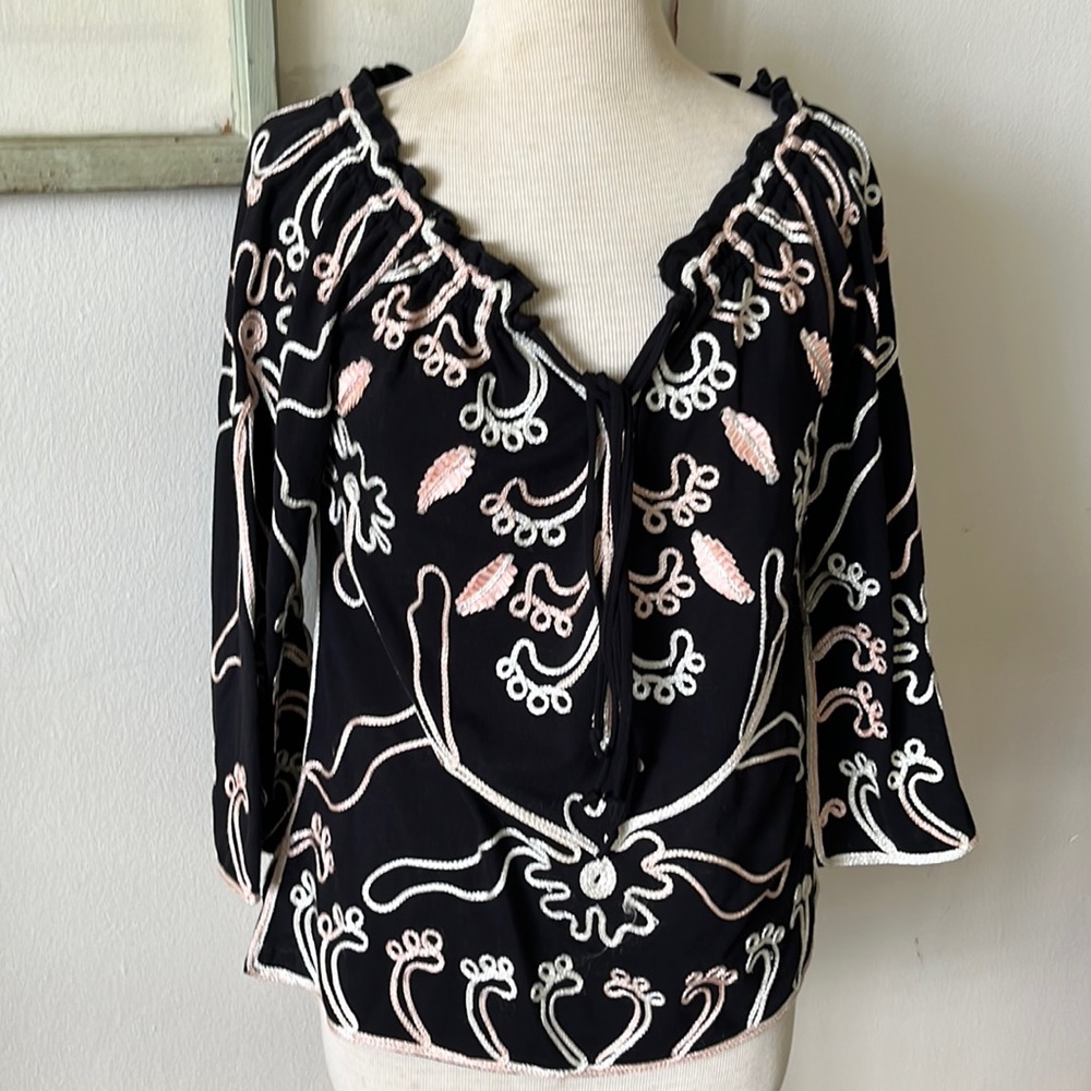 Lauren Michelle Black Top with Embroidered Floral Pattern Size L